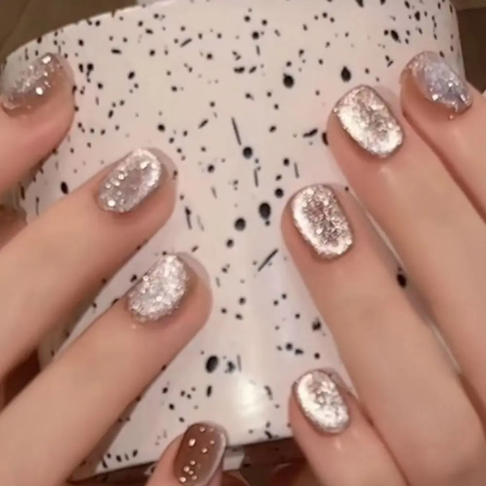 24pcs/box Cat Eye Manicure Press on Nails Reusable Glitter Full Cover Fake Nails Short Stick on Nails DIY Nails Art