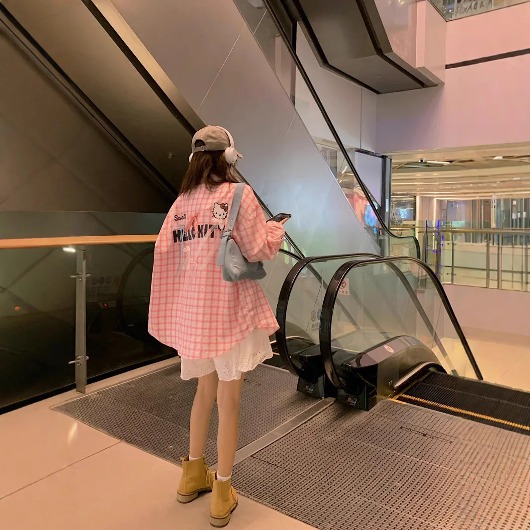 قميص MINISO Sweet مطبوع عليه حروف ثلاثية الأبعاد بأكمام طويلة مع فيونكة للنساء، نمط جديد لأوائل الخريف، نمط كسول، سترة رفيعة واقية من الشمس متعددة الاستخدامات