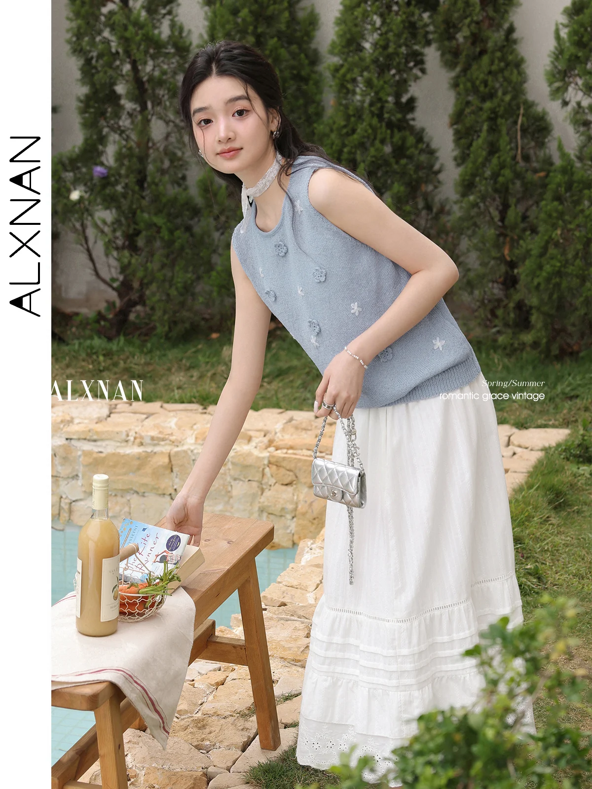 ALXNAN Blue Women's Knitted Tanks French Elegant Round Neck Sleeveless Camis 2025 Summer Casual Flower Design Sweet Tops L55002