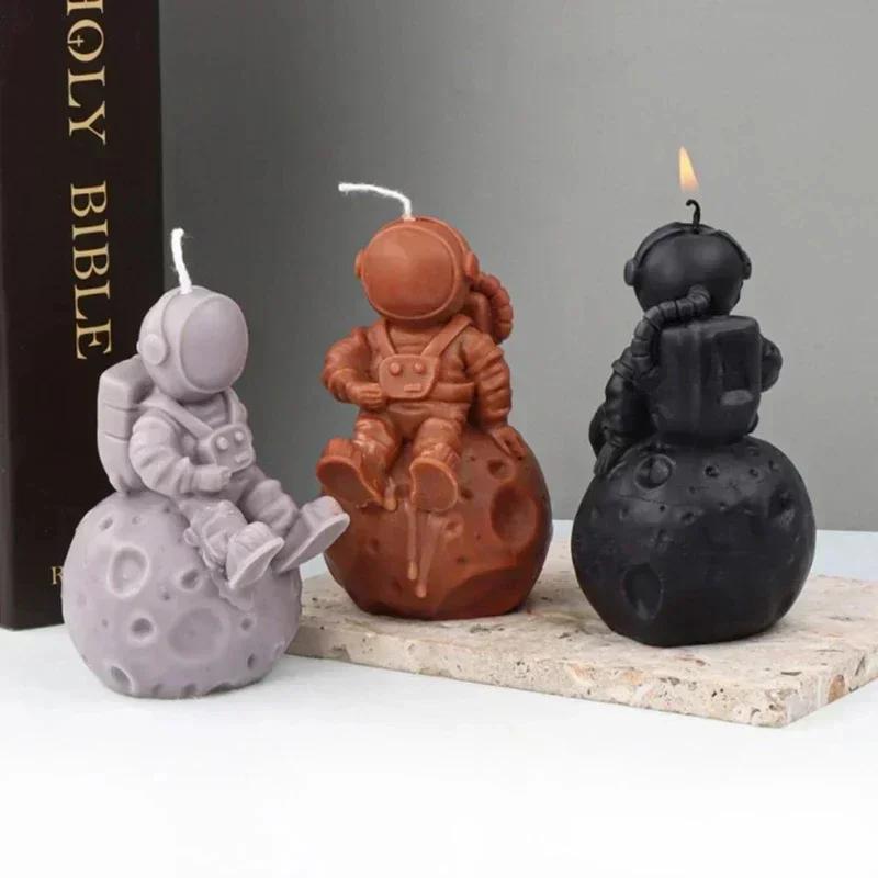 Lunar Astronaut Scented Candle Silicone Mold DIY Lunar Human Aromath Soap Cosmonaut Chocolate Cube Mould Handmade Home Ornaments