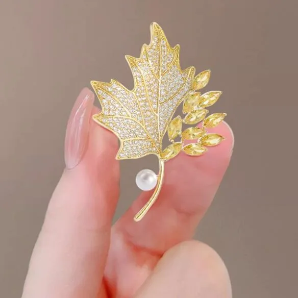 Yellow Crystal Enamel Maple Leaf Brooches Pins for Women Exquisite Rhinestone Maple Leaves Badge Clothes Fashion Jewelry