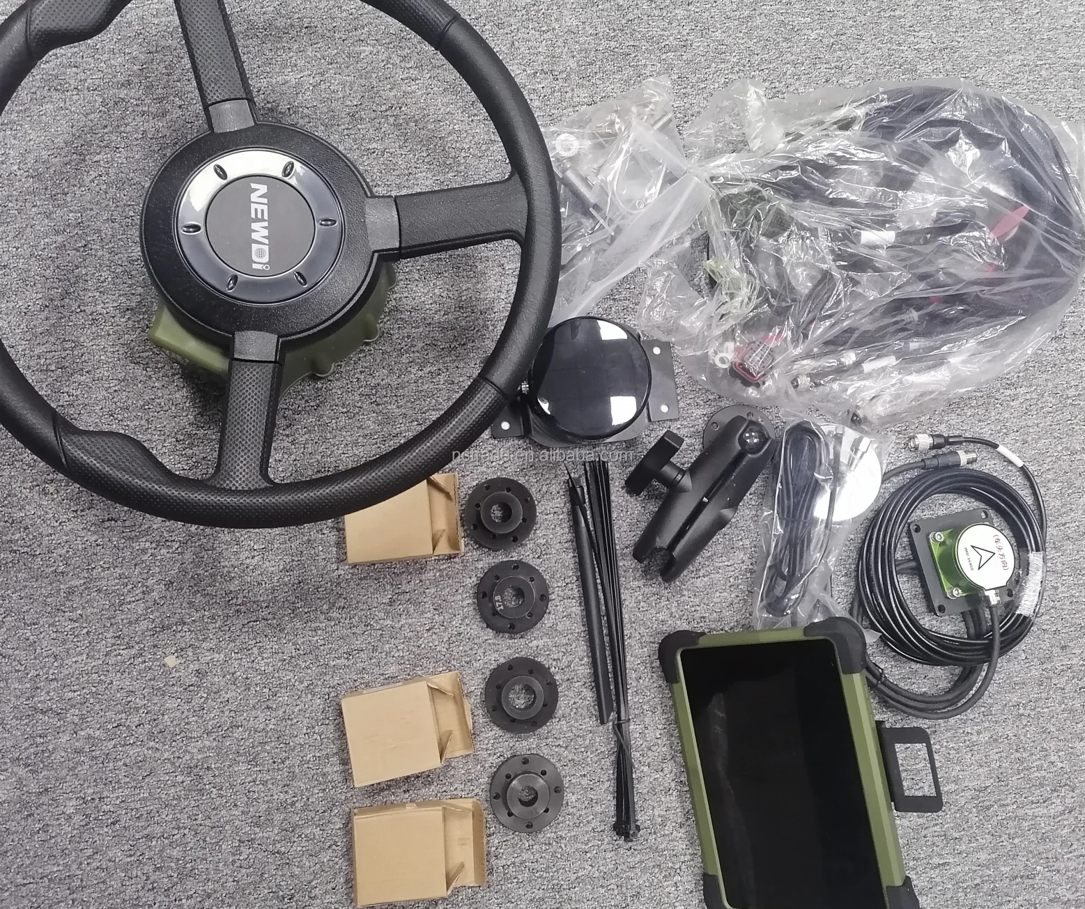 ระบบนําทาง GPS การเกษตรที่มีผลผลิตสูง การนําทางภาคสนามที่แม่นยําสําหรับเกษตรกรที่มีส่วนประกอบเครื่องยนต์หลัก