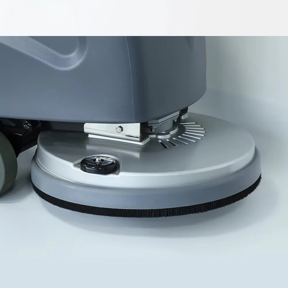 Épurateur de sol pour réservoir d'eau 65L, équipement industriel robuste, avec technologie de nettoyage avancée