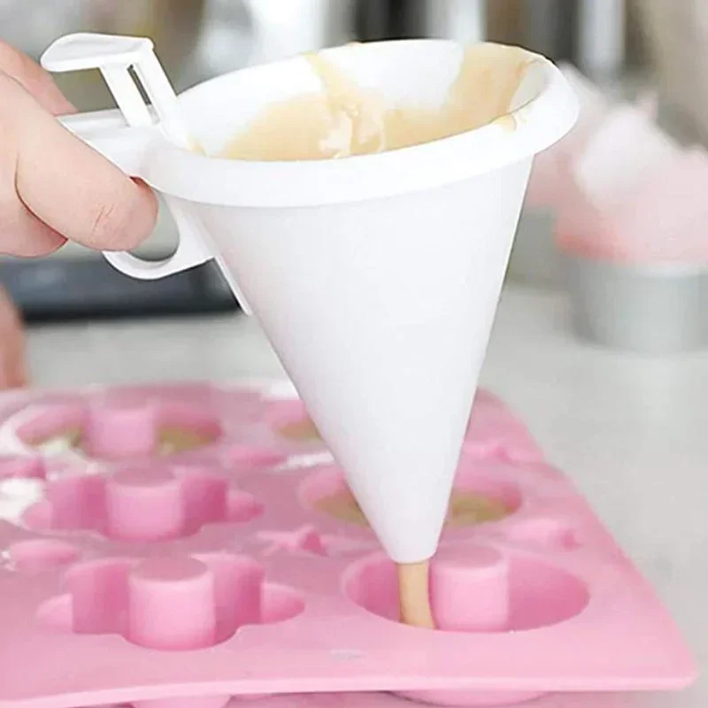 1Pcs Cream Funnel Adjustable Hand-held Cone-shaped Funnel Pancake Batter Chocolate Liquid Dispenser Household Baking Tools