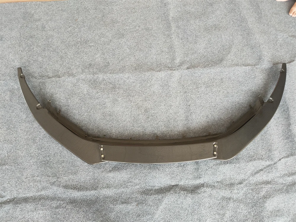 مصد الشفة الأمامية من ألياف الكربون الحقيقية على شكل حرف V، سبويلر شفة الذقن، طقم الجسم الفاصل لعام 2016-2018. ترقية R8 V8 V10