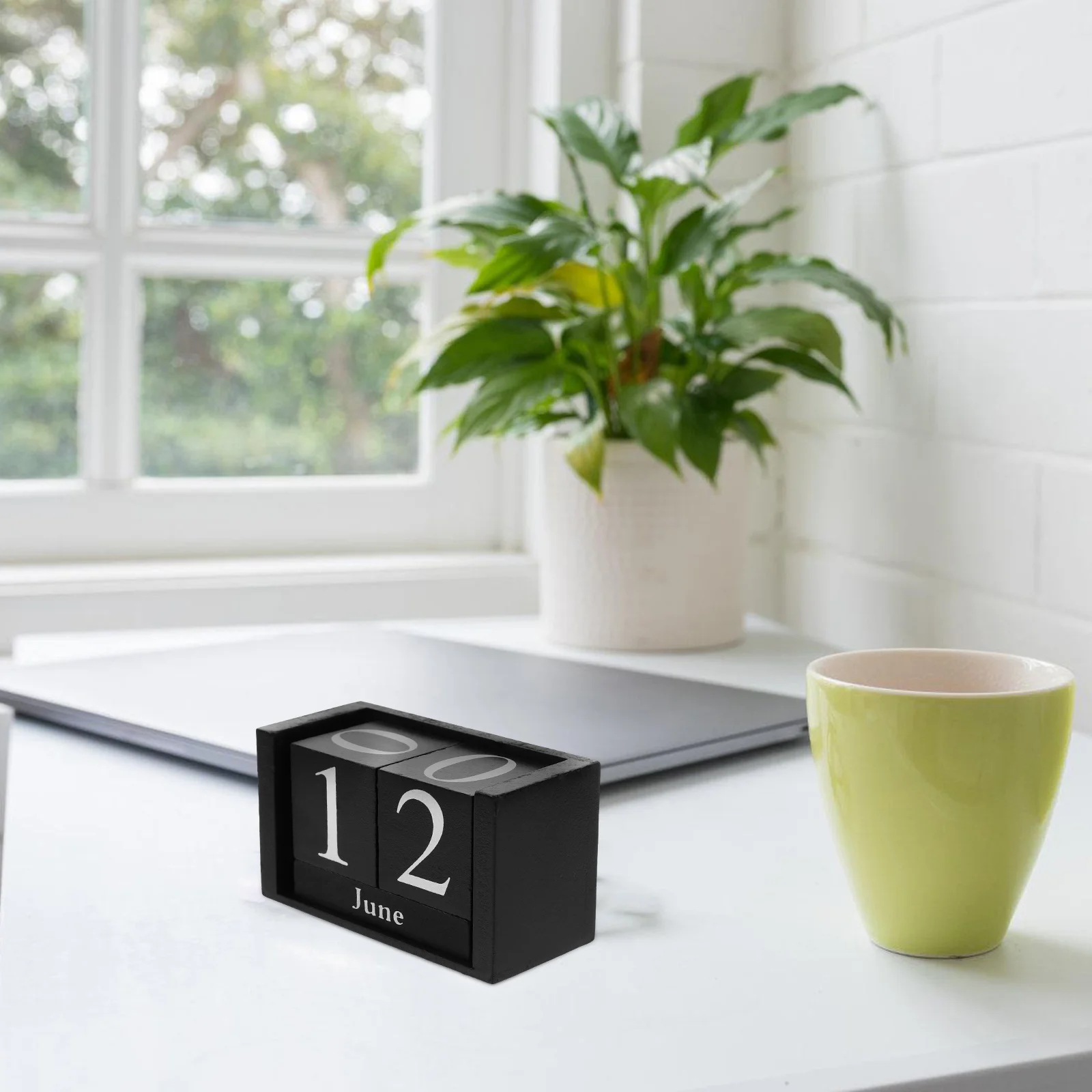 

Elegant Wood Calendar European Style Perpetual Office Block Desktop Decor Manual Design Reusable Practical Home Supply