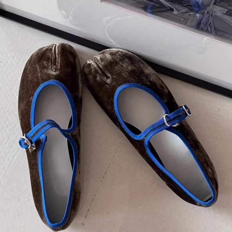 Velvet Tabi Ninja Shoes Woman Split Toe Flats New Ankle Mary Janes Shoes Spring Autumn Velvet Ballet Flats