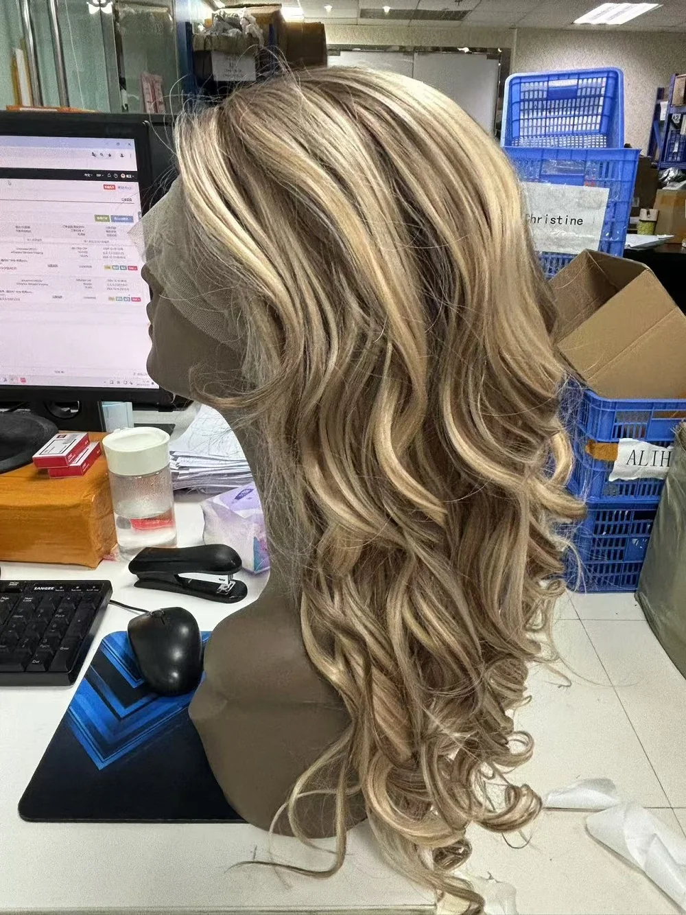 20Inches Ombre Gold Lace front Synthetic Wigs for Women Dark Root Wigs Body Wave Party Wig Cosplay Heat Resistant