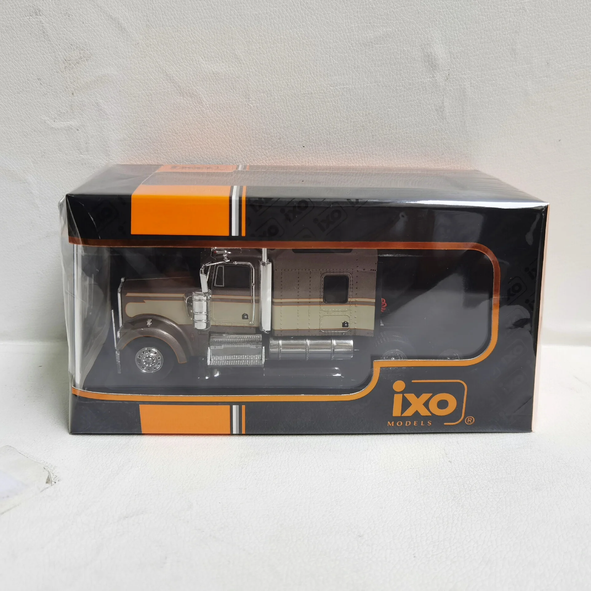 

Diecast IXO 1/43 Scale W900 1990 Truck H8 Alloy Car Model