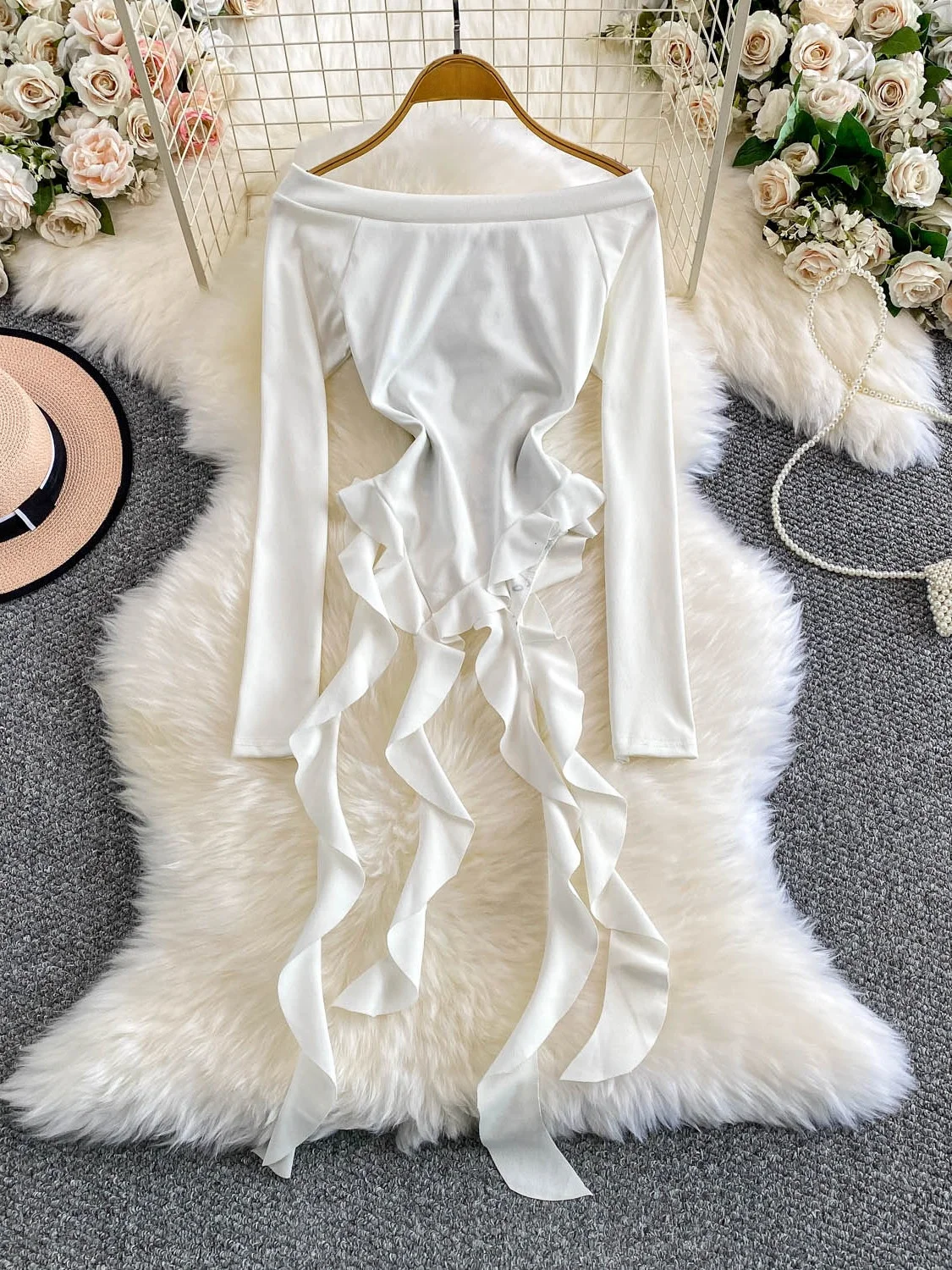 섹시한 아메리칸 스타일 긴팔 원숄더 티셔츠 여성용 독특하고 우아한 프린트 비대칭 밑단 슬림핏 탑