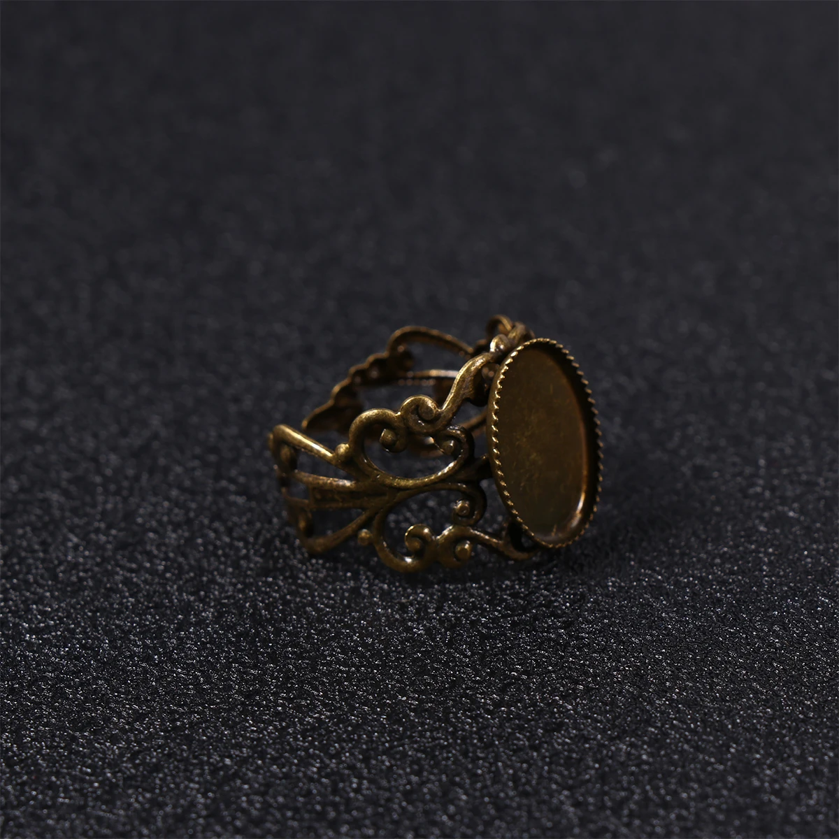 

10pcs 18X14Mm Flower Shape Ring Trays Resin Jewelry Holder Metal Ring Dish Retro Earring Storage Ornament Desktop Display Stand