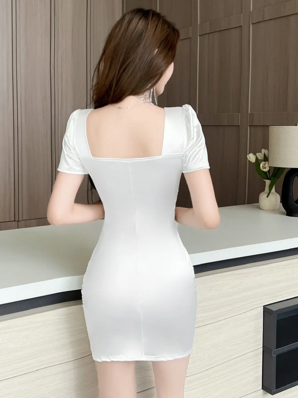 Elegancka, seksowna, satynowa sukienka bodycon z głębokim dekoltem, kwadratowym dekoltem, dopasowana, obcisła, letnia sukienka z poliestru dla kobiet.