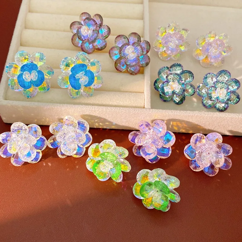 

Shiny Colorful Crystal Flower Stud Earrings 3D Petal Refraction Trendy Face Slimming Earrings for Women Bride Bridesmaid