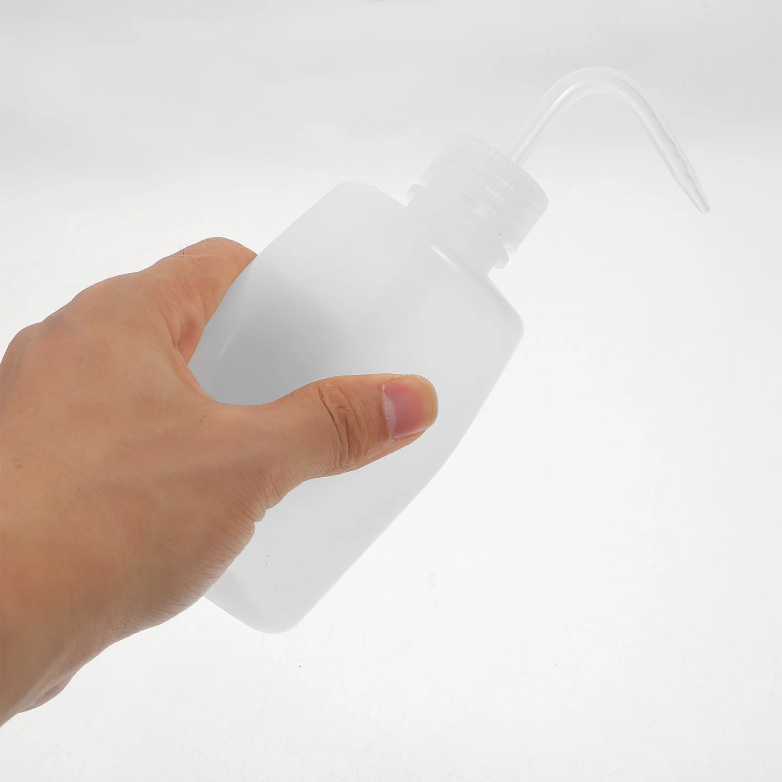 

4Pcs Wash Bottle 250ml Portable Plastic Bendable Spout Graduated Narrow Mouth Washing Bottle Liquid Dispenser for Lab