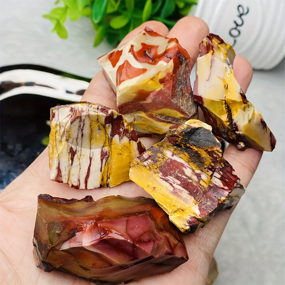 قطعة واحدة من حجر صفار كريستالي طبيعي ممتاز، رخامي أحمر وأصفر نابض بالحياة، مثالي لديكور المنزل ومشاريع الصياغة