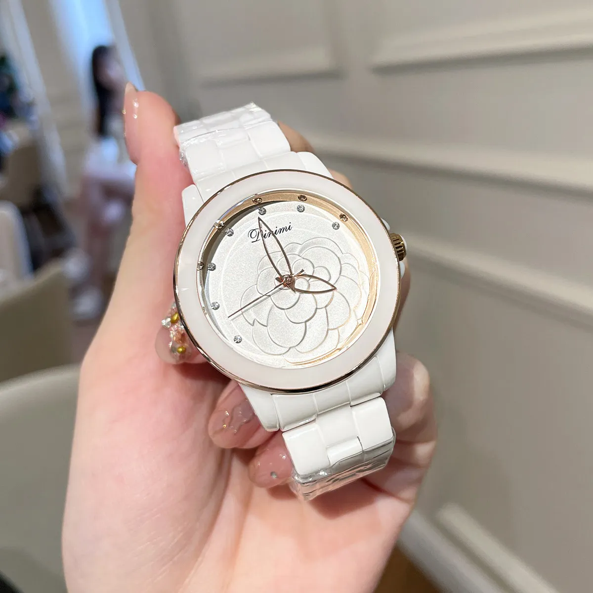 

Новые модные и роскошные женские часы Уникальные часы Женские аксессуары Подарки для женщин Модные кварцевые часы