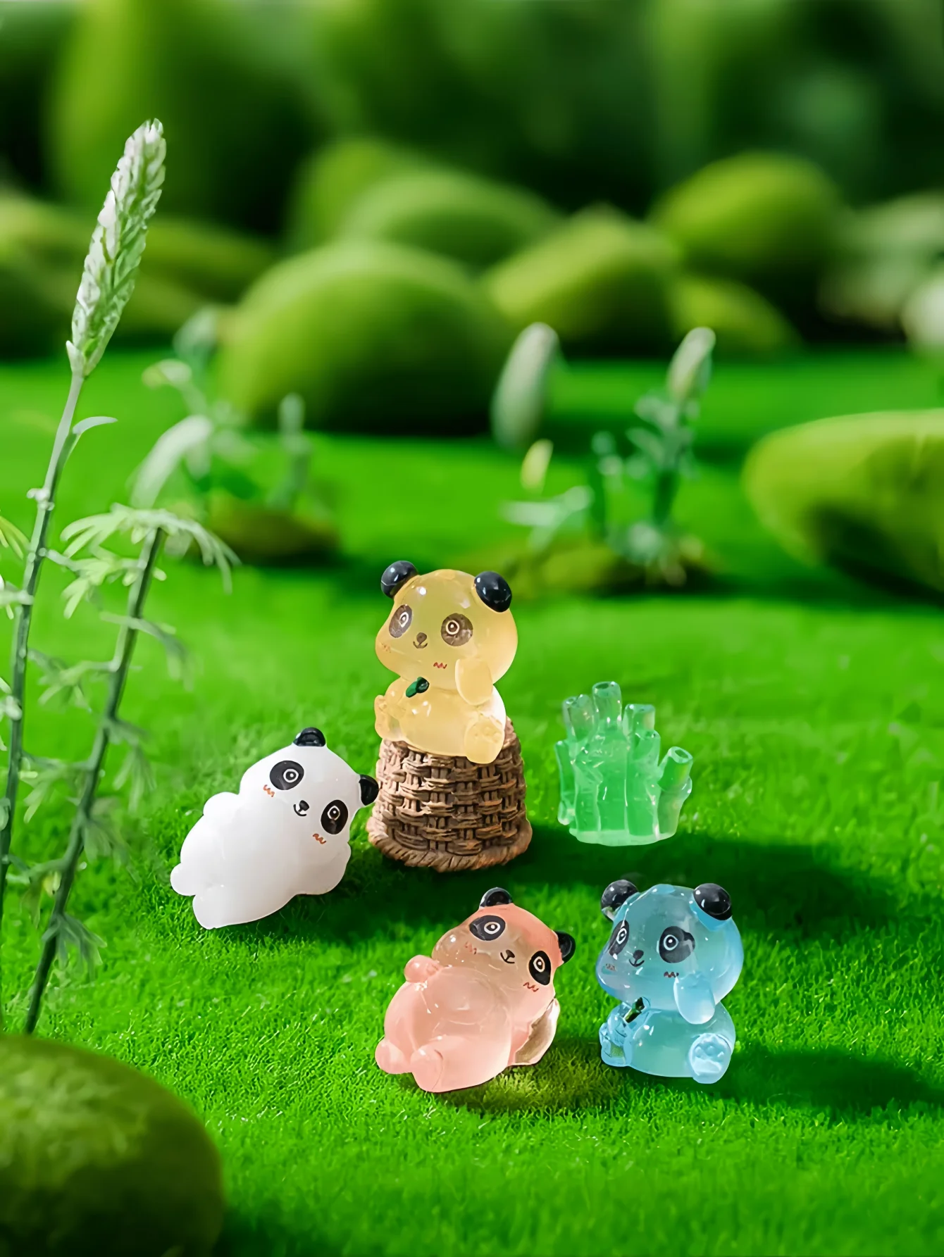 Luminous Mini Resin Panda, Cute Little Panda Sculpture, Glow-in-the-Dark Micro Landscape Garden DIY Home Decor (Random Color)