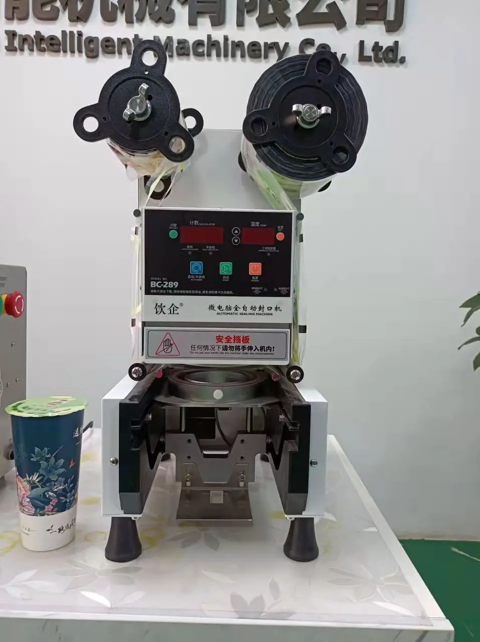 التجارية المهنية 88/90/95 مللي متر ماكينة ختم الأكواب الأوتوماتيكية الفولاذ المقاوم للصدأ بوبا الشاي حشو وسدادة يمكن تخصيصها