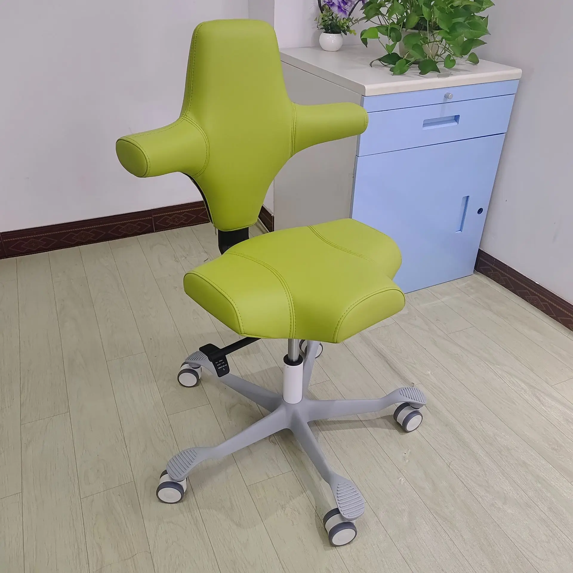 Multifunctional B-ultrasound chair, ergonomic doctor's office ultrasound chair