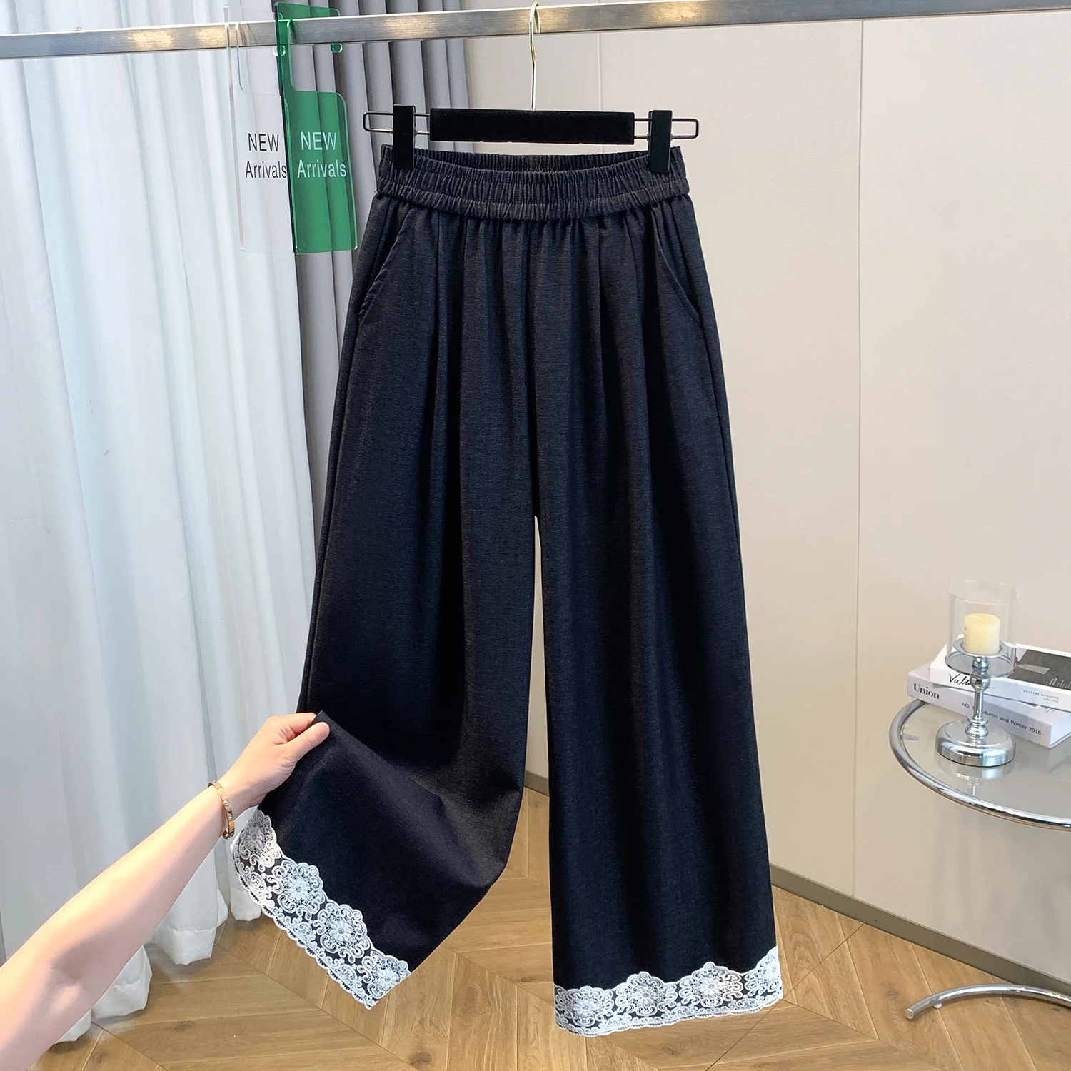 Plus Size Sweet Sle Lace Trim Splice Pantaloni larghi dimagranti larghi a gamba larga Pantaloni dritti a nove punte da donna Misto cotone a vita alta