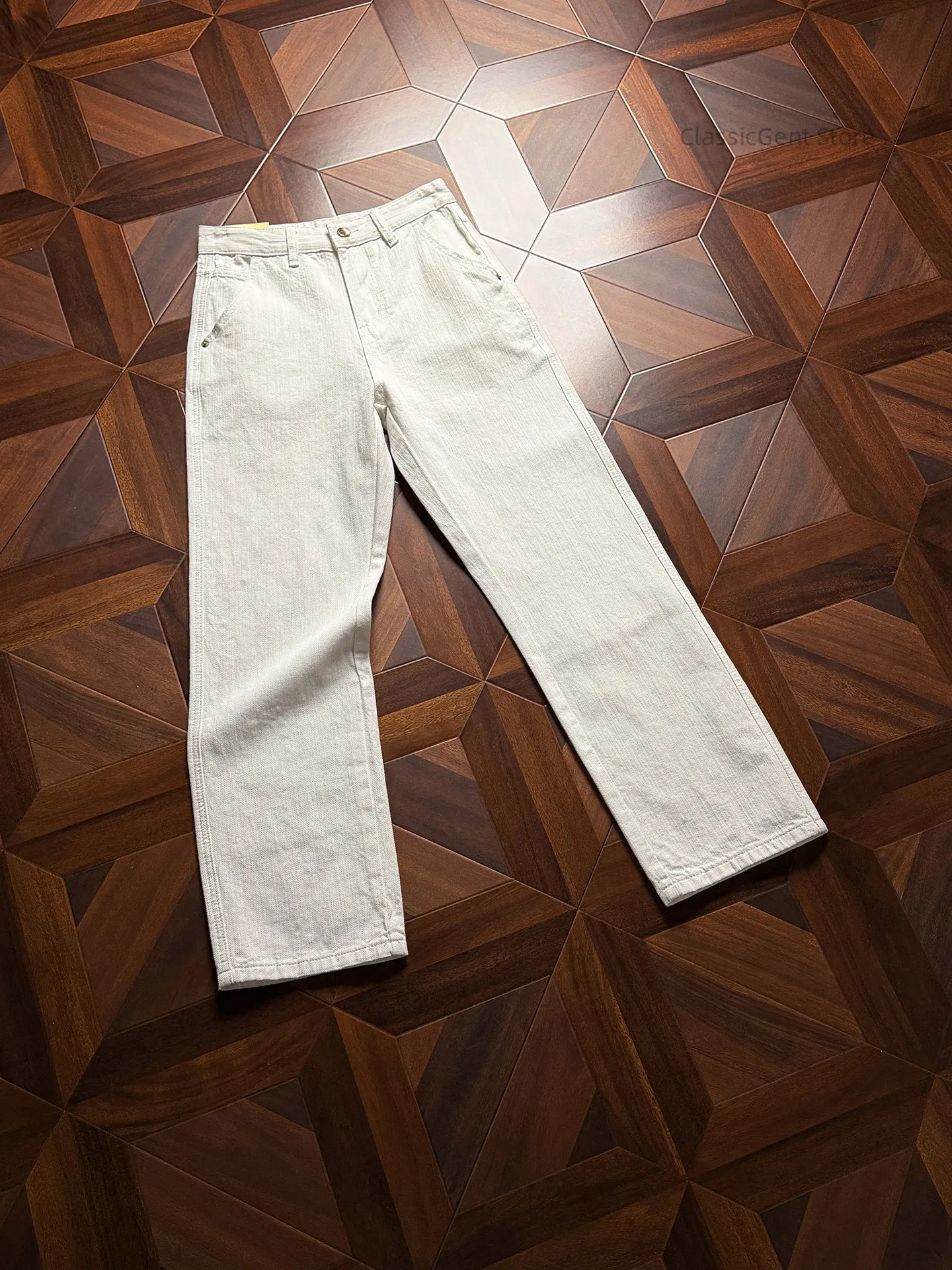 

Minimalist and low-key diagonal pocket 9.5 ounces white jeans, thin Tibetan meat loose straight