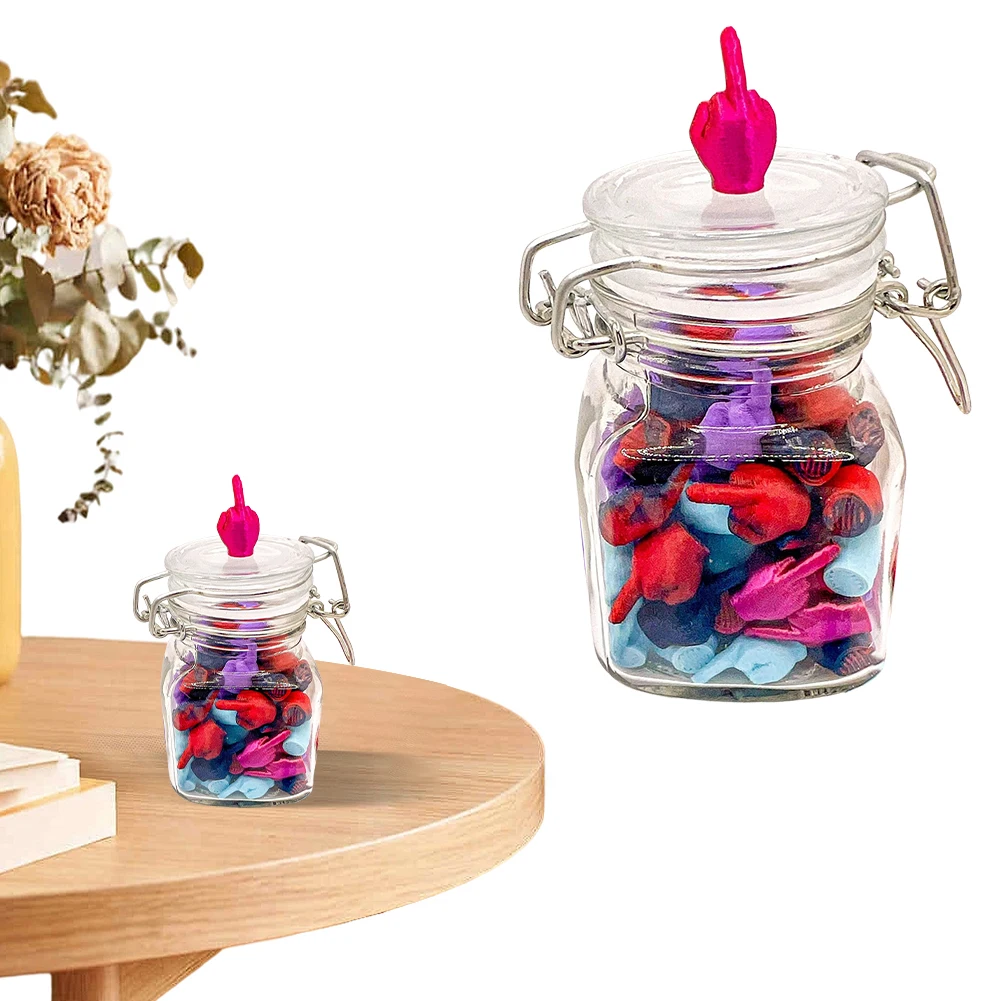 Glas mit Mittelfingern, um 3D-gedruckte Mittelfinger in einem Glas zu geben. Lustiges Mittelfingerglas. Lustiges Geschenk