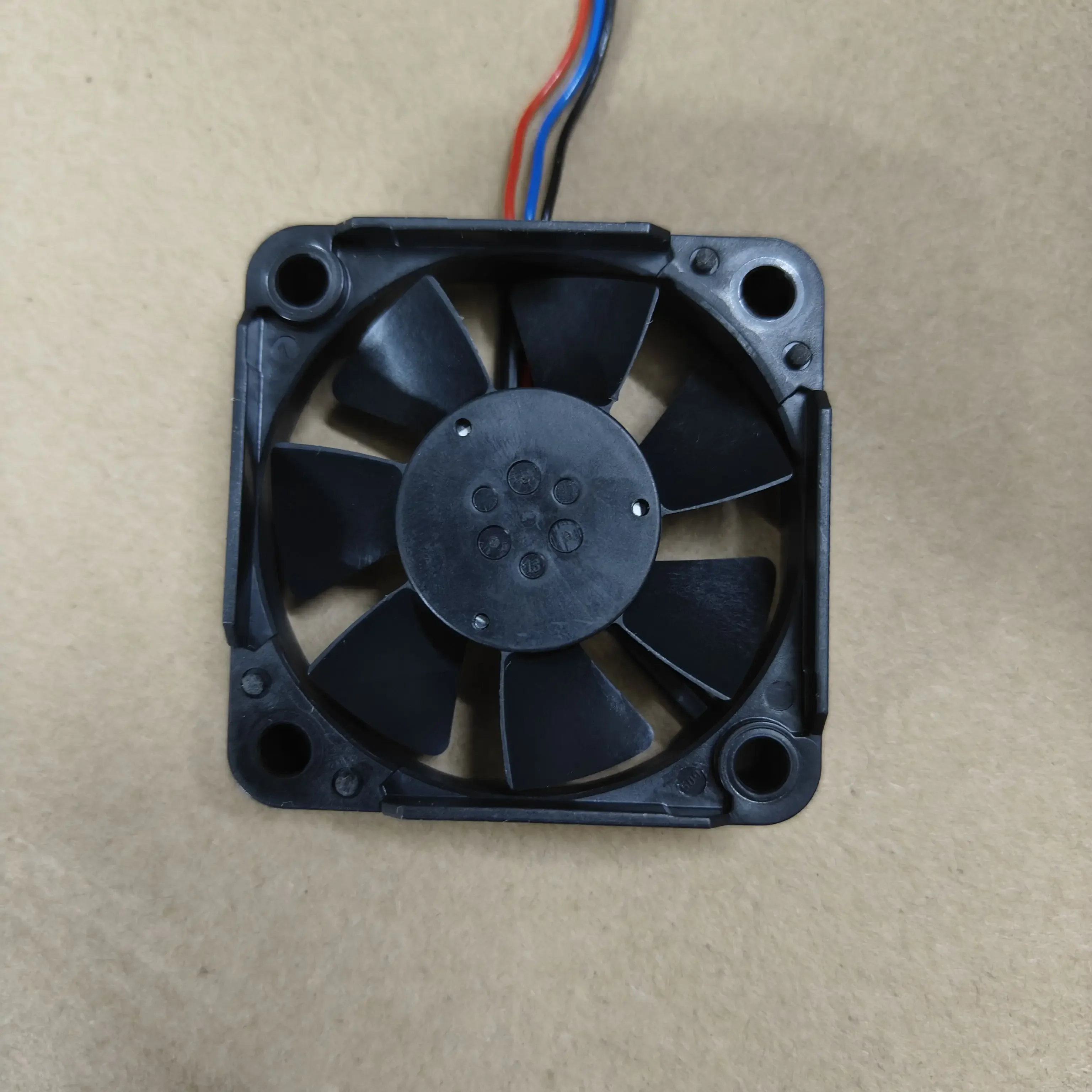 Geeignet für Toyota VELLFIRE ALPHARD BMW Auto LED-Scheinwerferlinse Lüfter 5V Original Original Auto stumm