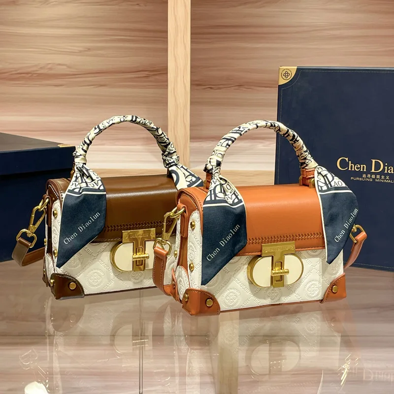 

Elegant Simple Designer Tote Diaper Bag for Women Luxury Leather Large Capacity Stylish Crossbody Handbag for Minimalist Moms