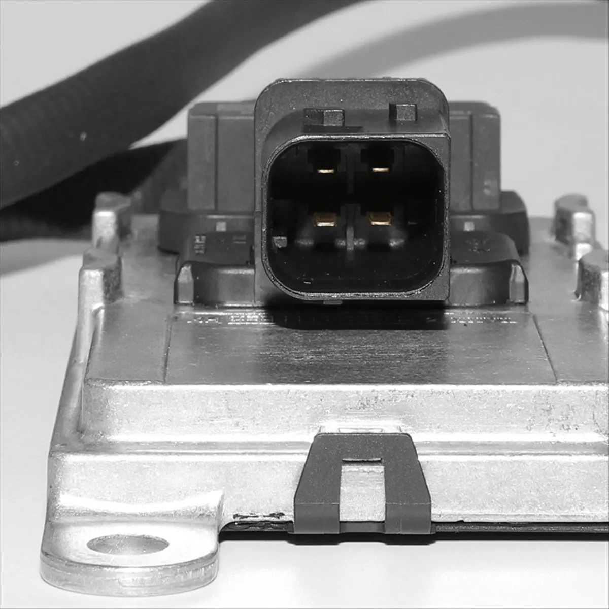 Super Sale NOx Sensor 5594608 A063W651 for Cummins Engine New High Quality Truck Accessories 24V
