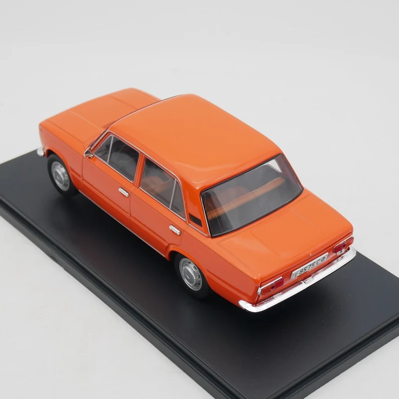 Ixo 1:24 Scale Diecast Alloy Lada 1200S Vaz-21013 Toys Cars Model Classics Adult Gifts Souvenir Collectible Static Display