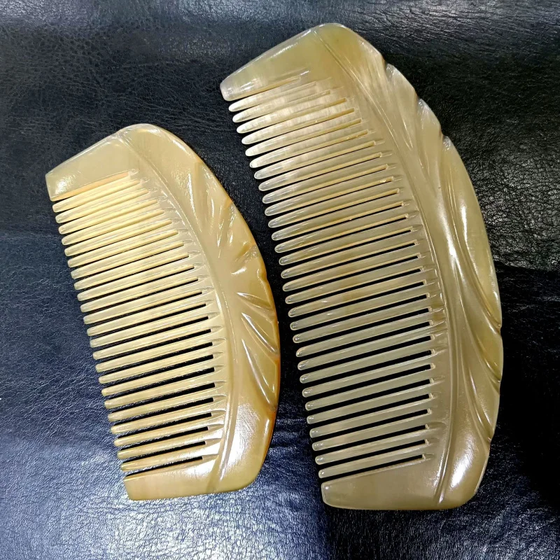 

Натуральный гребень из рога яка в форме полумесяца, изысканный, полукруглый, с резьбой.