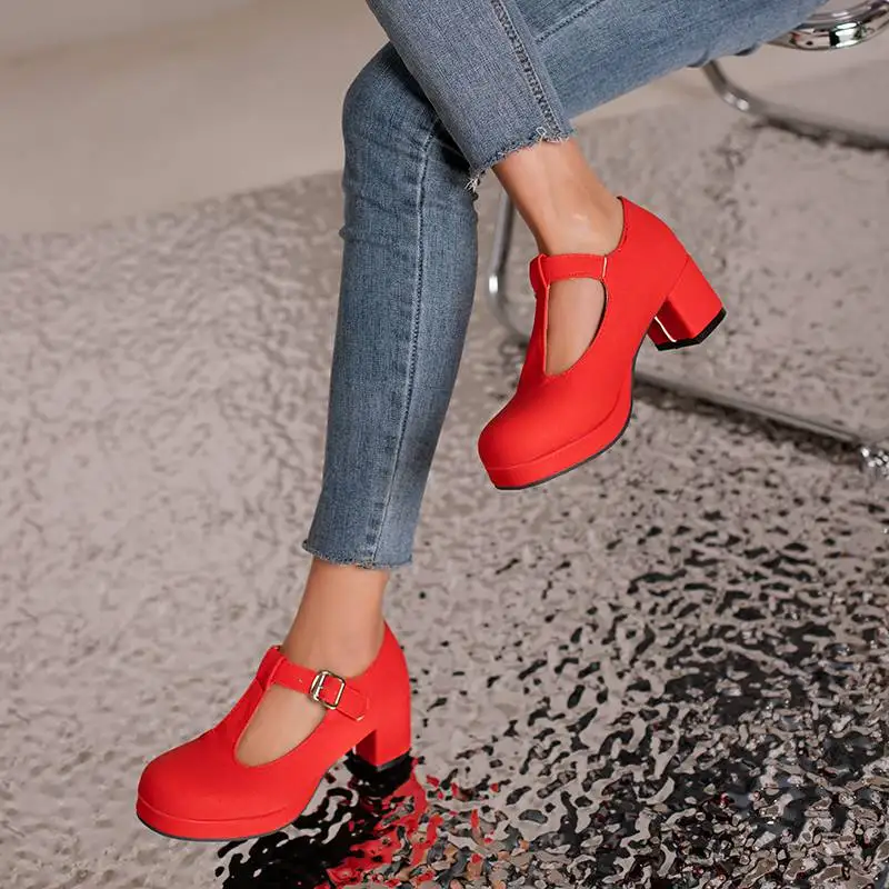 REAVE CAT dรฉcolletรฉ femminili punta tonda tacchi grossi 5.5cm fibbia piattaforma T-strap Concise scarpe da donna quotidiane 46 47 48