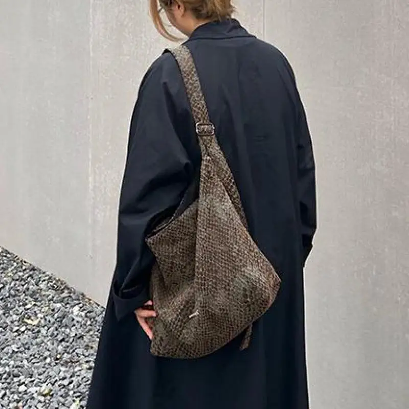 

Luxury Brand Women's Bag High-quality Dark Green Snake Skin Texture, Personalized And High-end Fabric Trendy Single Shoulder Bag