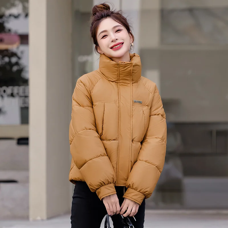 2025ฤดูหนาวThickenขนมปังเสื้อผ้านักเรียนสั้นParkas Stand-Up Collarเสื้อแจ็คเก็ตผ้าฝ้ายผู้หญิงStreetwearเสื้อหลวม