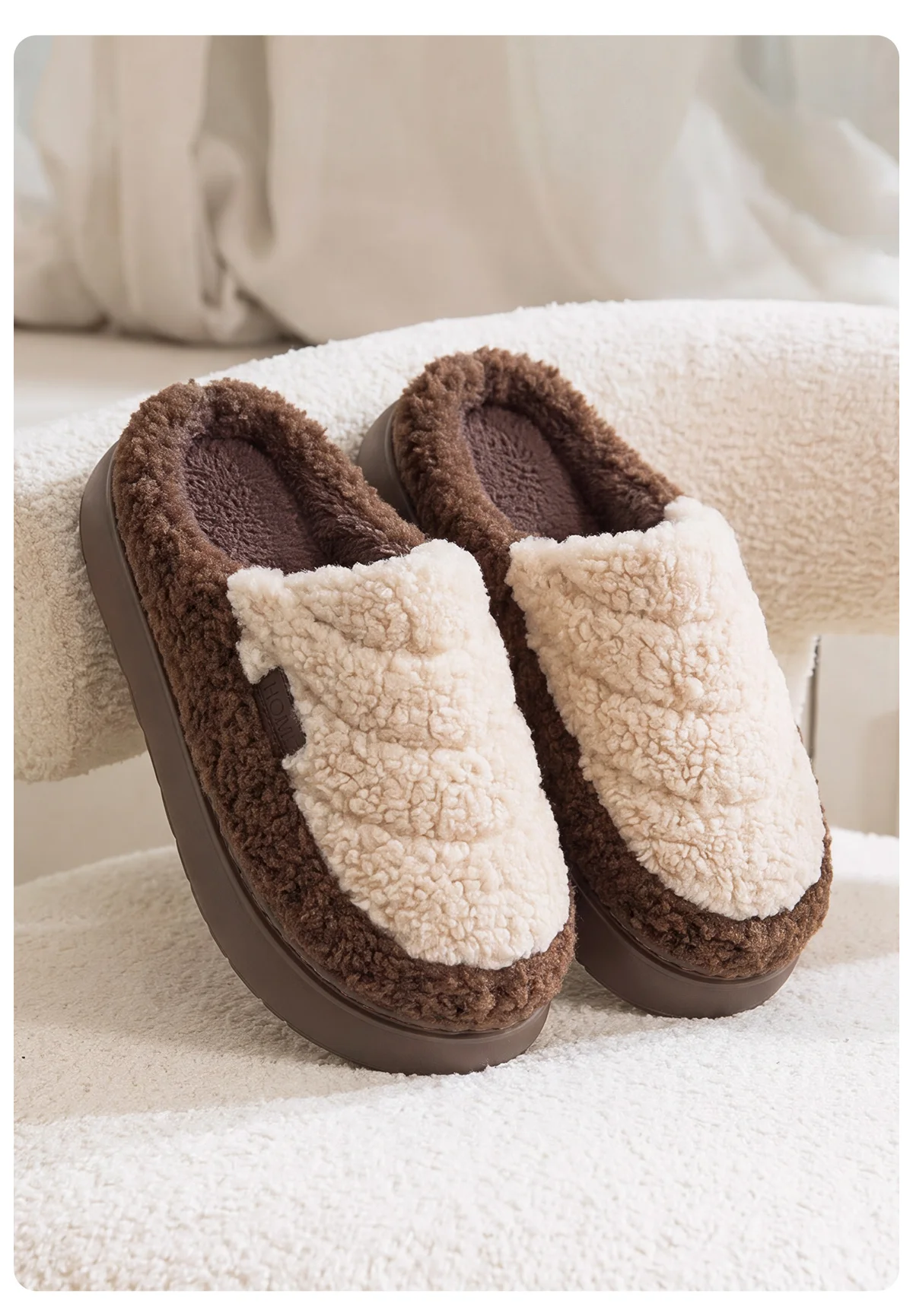 Winterliche zweifarbige flauschige Hausschuhe, Unisex, warm, mit Fleecefutter, rutschfest, dicke Sohle, für den Innenbereich. – Detail 11