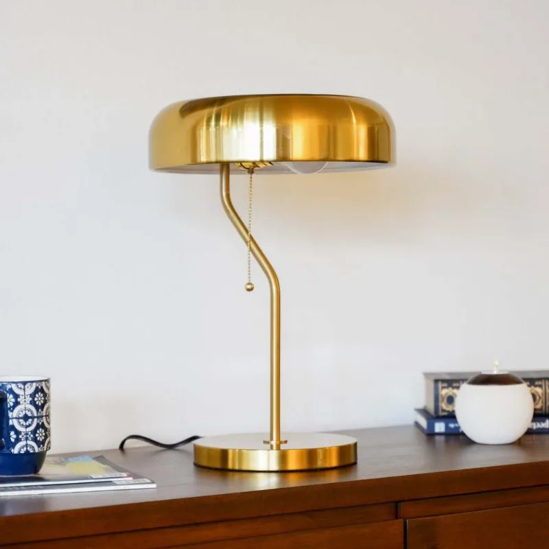 مصباح طاولة مزخرف أوروبي حديث عالي الجودة على طراز مترو الفندق ذهبي خارجي أبيض منضدة بجانب السرير الداخلي #6