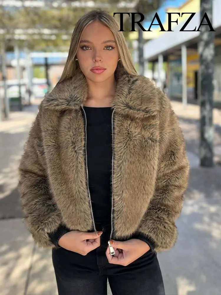 

TRAFZA Women's 2025 Winter Fashion Contrasting Fur One-piece Jacket Warm Lapel Zipper Decoration Casual Fur Women's Streetwear