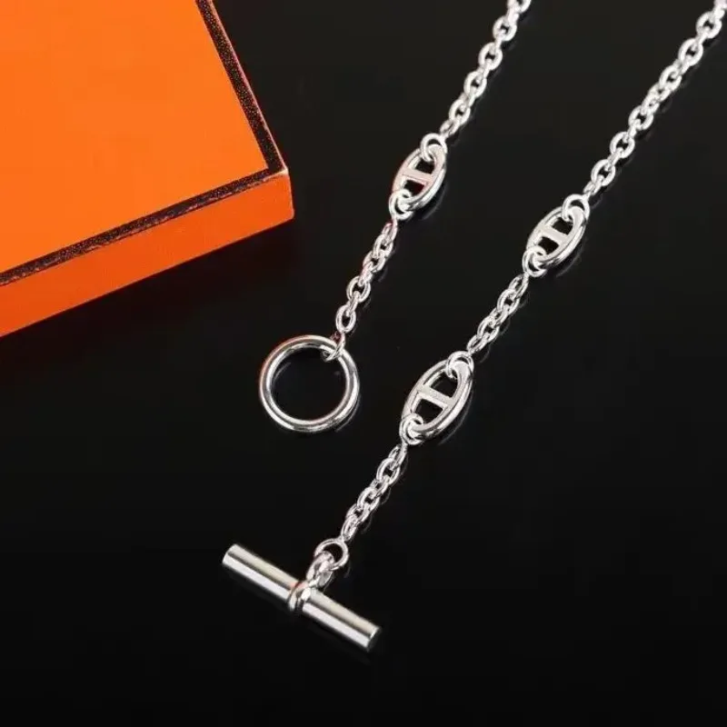 

Многослойное ожерелье-цепочка на плечо в стиле легкой роскоши