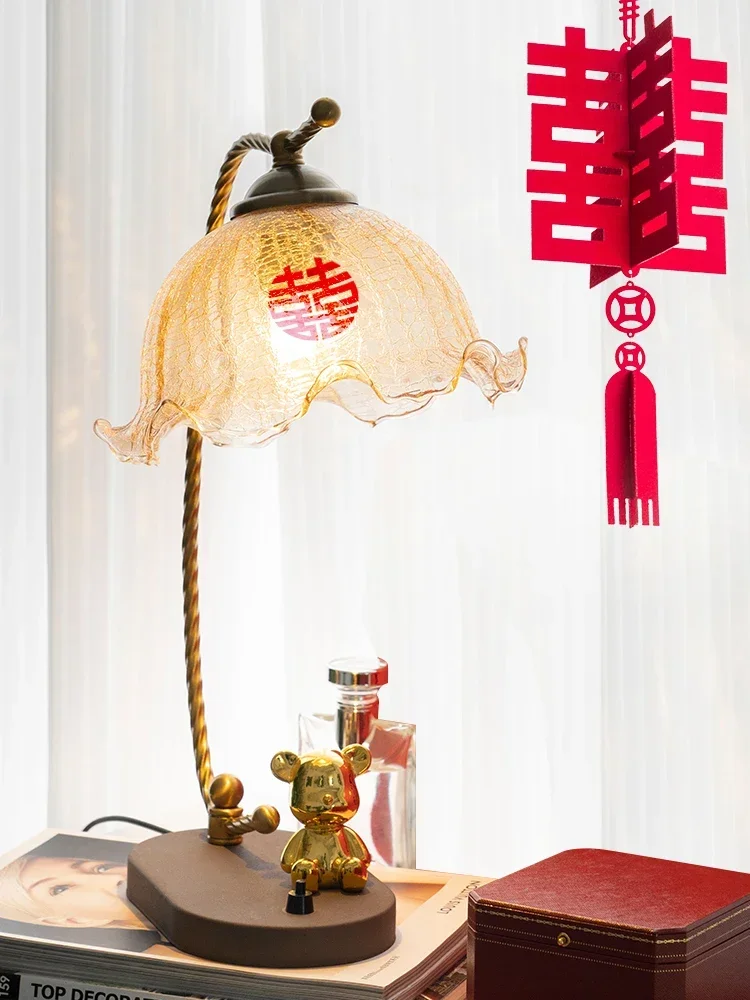 

master bedroom room table lamp