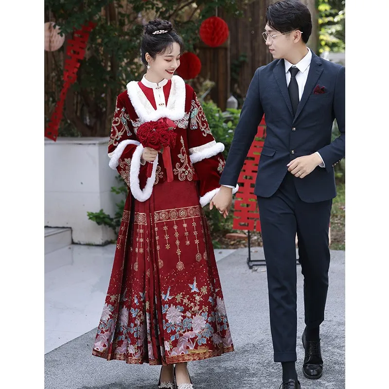 

Новый утолщенный комплект платья в китайском стиле для тостов.