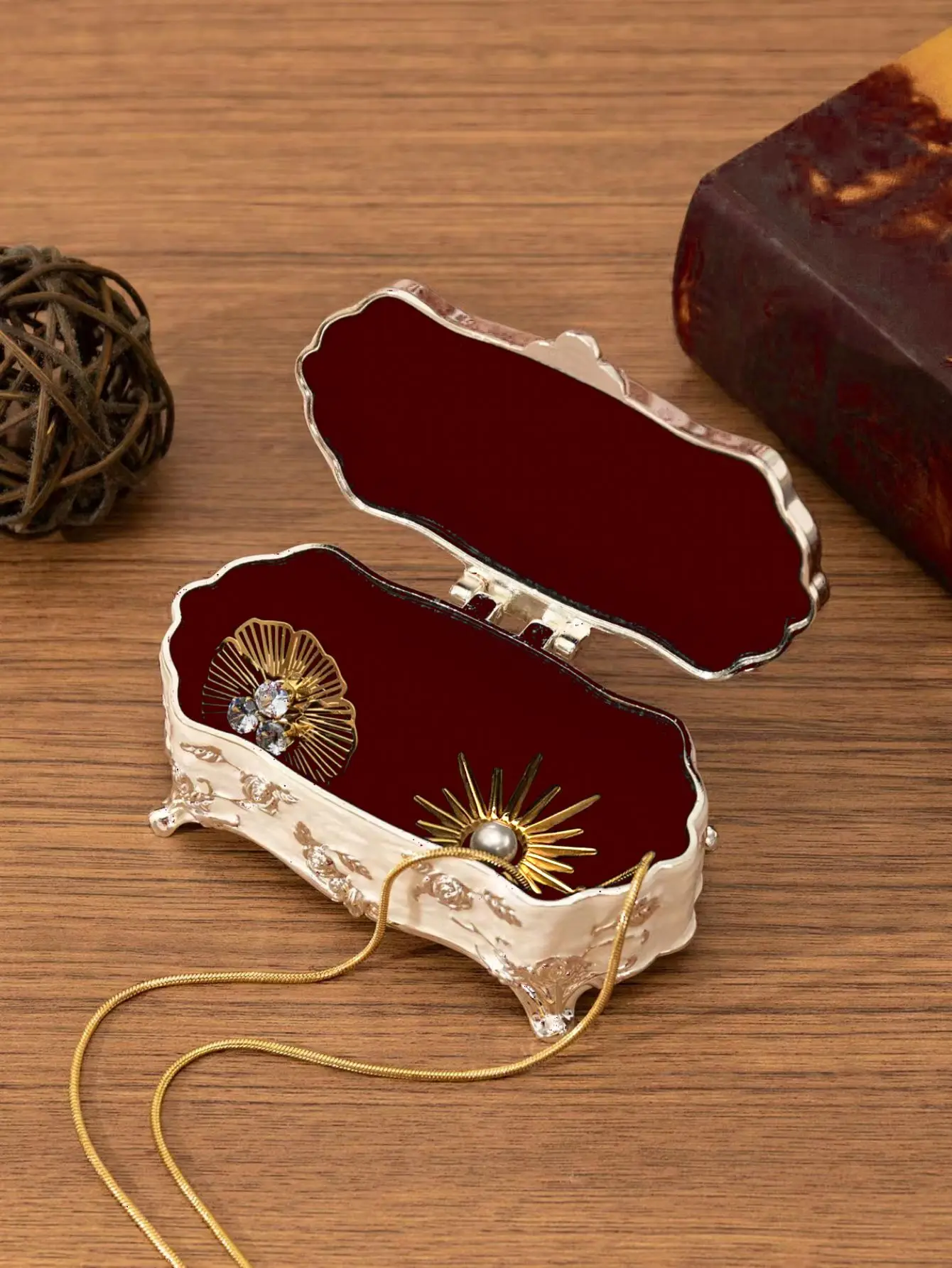 Metal Creative European Vintage Jewelry Trumpet Silver-plated Hand-Painted High-grade Rose Storage Cotton Swab Box Valentine\'s D