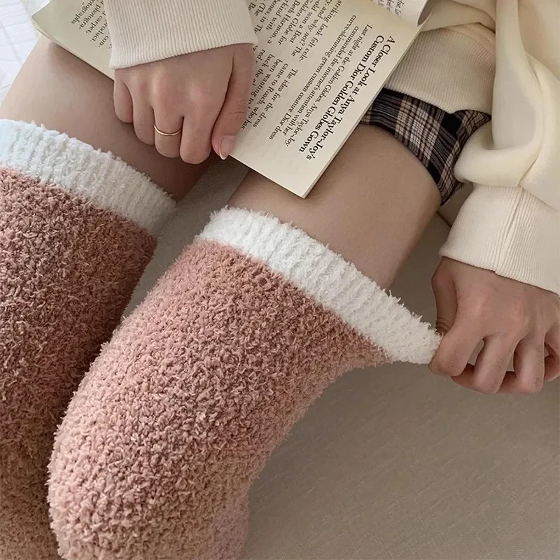 Calcetines por encima de la rodilla de lana Coral cálidos para mujer, calcetín largo de felpa para dormir en casa, Jk, sólido, suave, hasta el muslo, divertido, para invierno