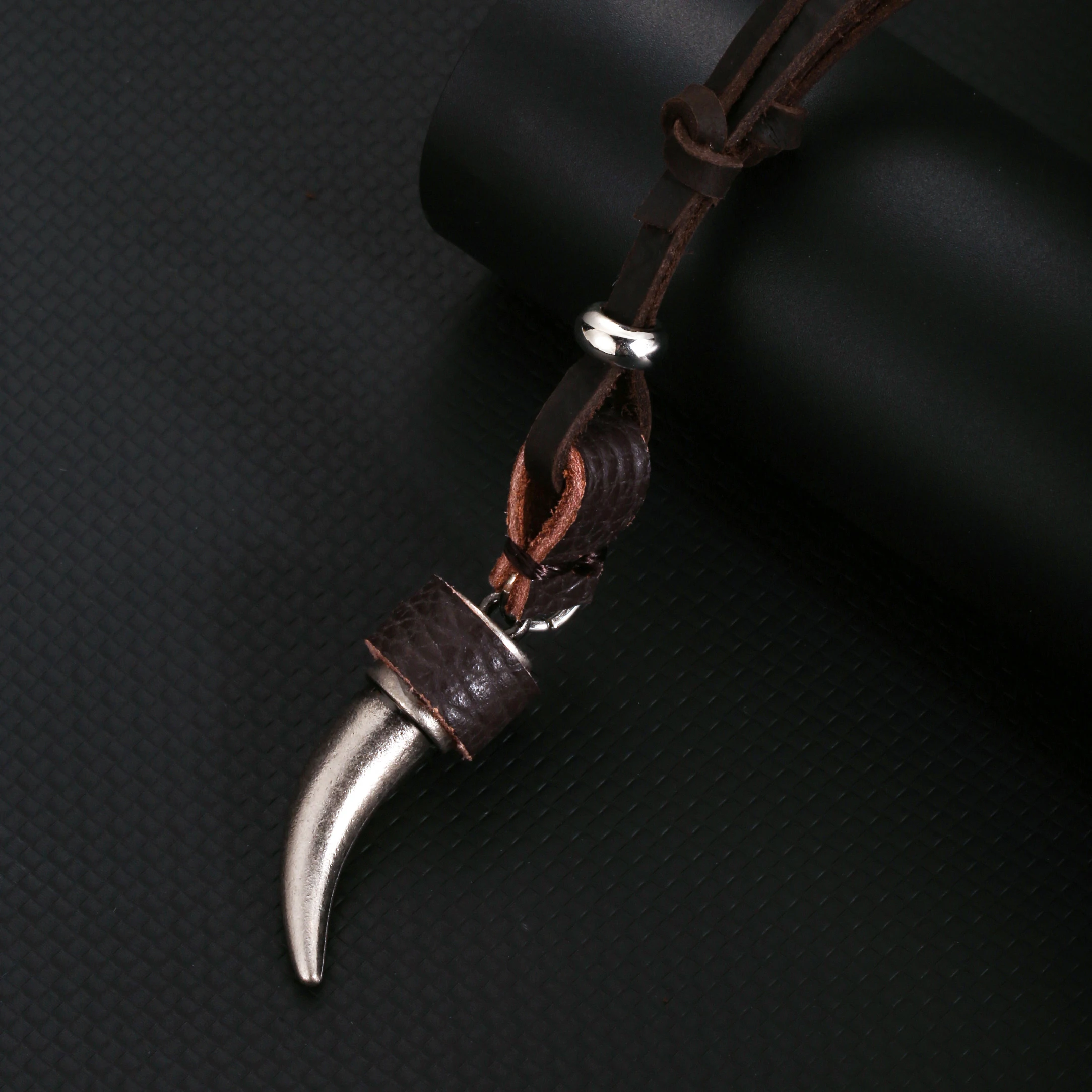 1PC INGX Fashion Vintage Leather Rope Leaf Triangle Arrow Necklace for Women Wolf Teeth Necklace Man Punk Jewelry