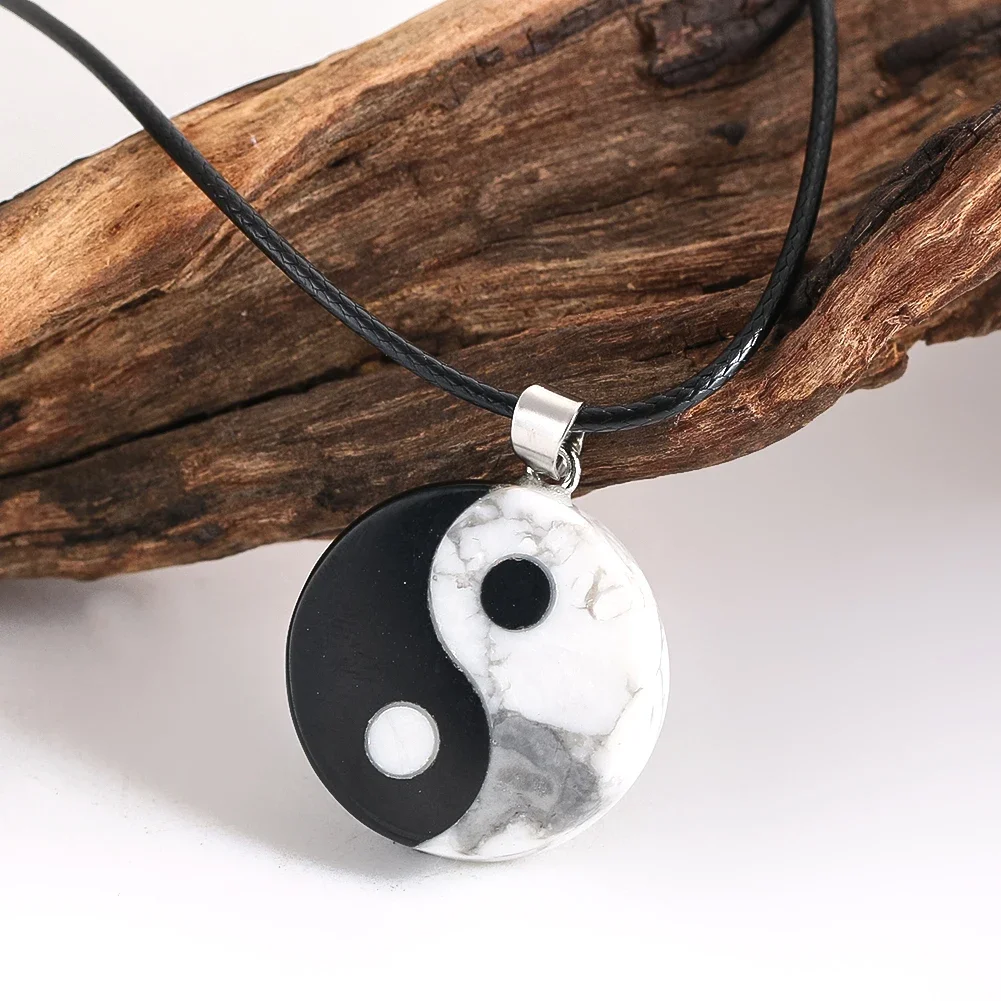 Natural Seashell Chinese Style Black and White Tai Chi Yin and Yang Auspicious Amulet  Pendant Necklace Vehicle-mounted Ornament