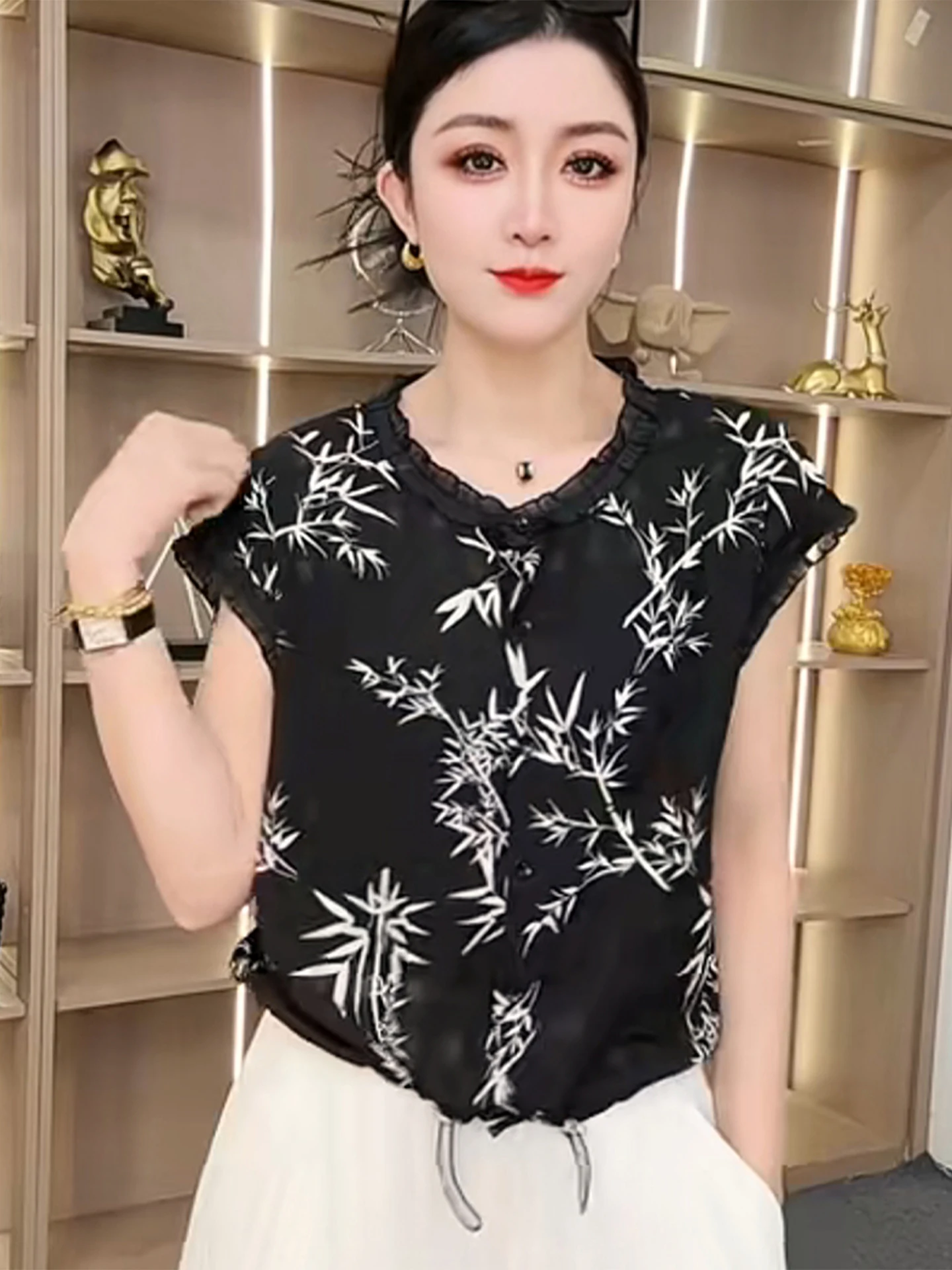 เสื้อยืดลำลองผ้าบางลายลูกไม้ทรงหลวมใส่สบายสำหรับวัยกลางคน รุ่นซัมเมอร์ แบมบู ลีออร์ต สเว ที-ไออาร์ท ทรงกลม แต่งขอบลูกไม้