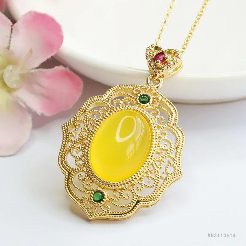 

Natural agate pendant chalcedony hollow auspicious cloud necklace retro
