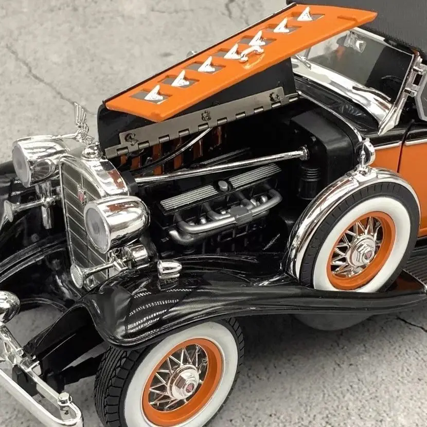 Auto World 1/18 1932 Cadillac V16 Sport Phaeton Legierungsautomodell