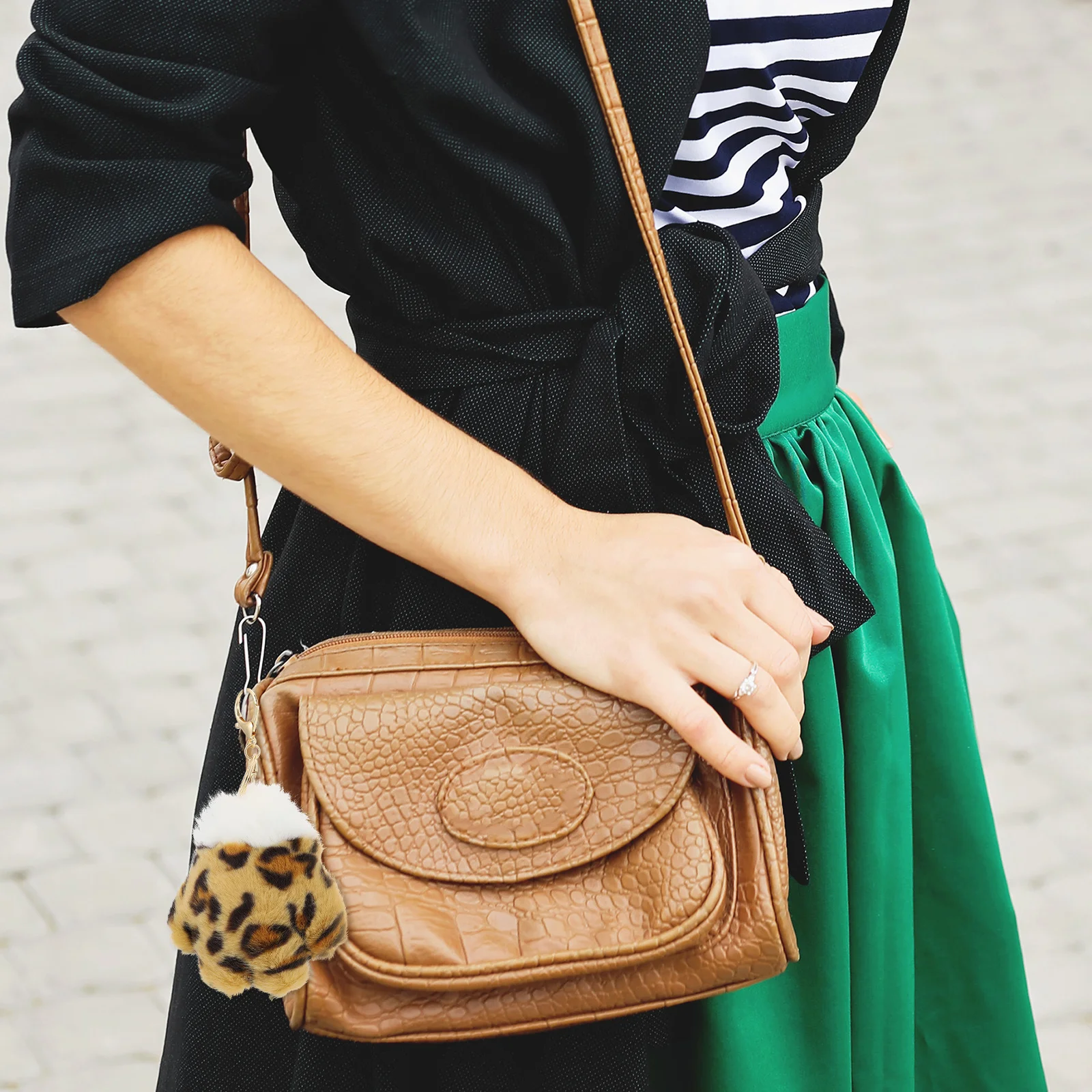 Porte-clés patte d'animal, 1 pièce, pendentif griffes simulées mignonnes pour chambre d'enfants, décor suspendu, joli pendentif griffe en peluche de tigre de dessin animé