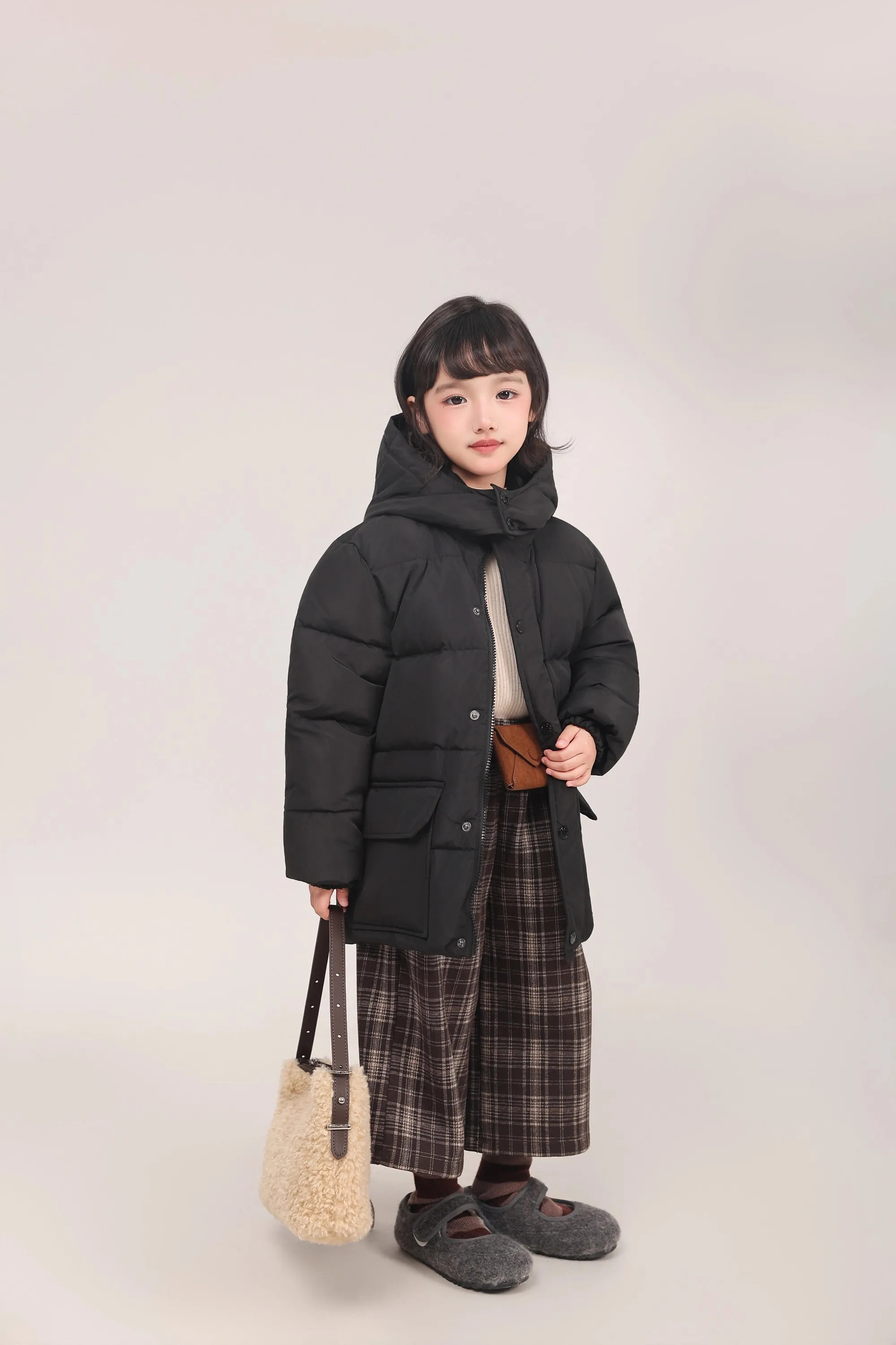 Kinder-Daunenjacke mit 90% Weißer Entendaune, Braune Kapuze, Mittellange Daunenjacke mit Großen Taschen, Dicke Warme Winteroberbekleidung für Mädchen A4853 – Detail 15