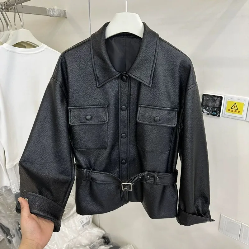 Una nueva chaqueta de cuero lavada de primavera y otoño para mujer, estilo corto y juvenil con cintura ceñida y lazo, abrigo de moda